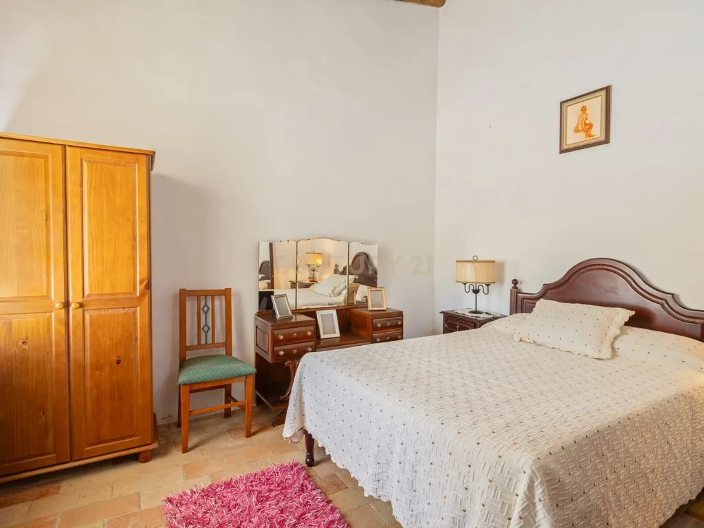 Encantadora Moradia com 7 Divisões em Parragil Loulé com Vista Campestre - Image 18