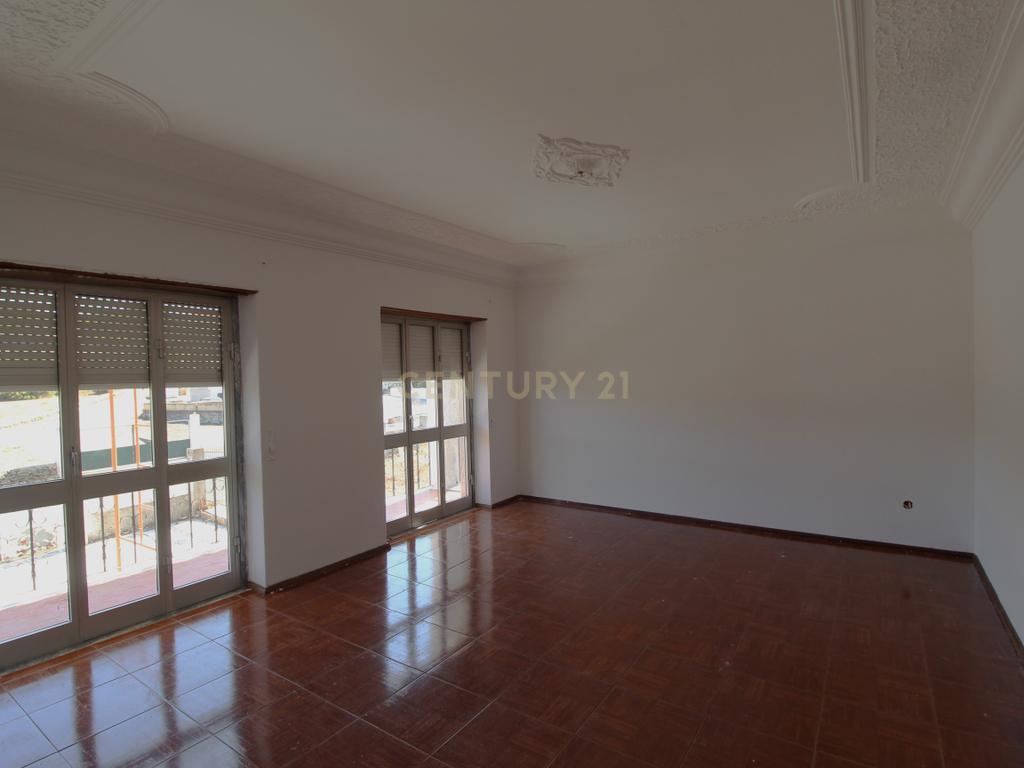 Encantadora Moradia com Jardim em Santiago dos velhos. - Image 11