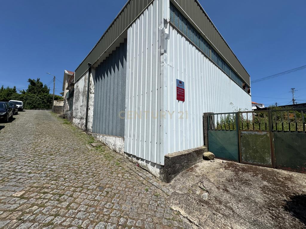 Moradia com 4 quartos, 3 armazéns e muito potencial em Freamunde, Paços de Ferreira - Image 31