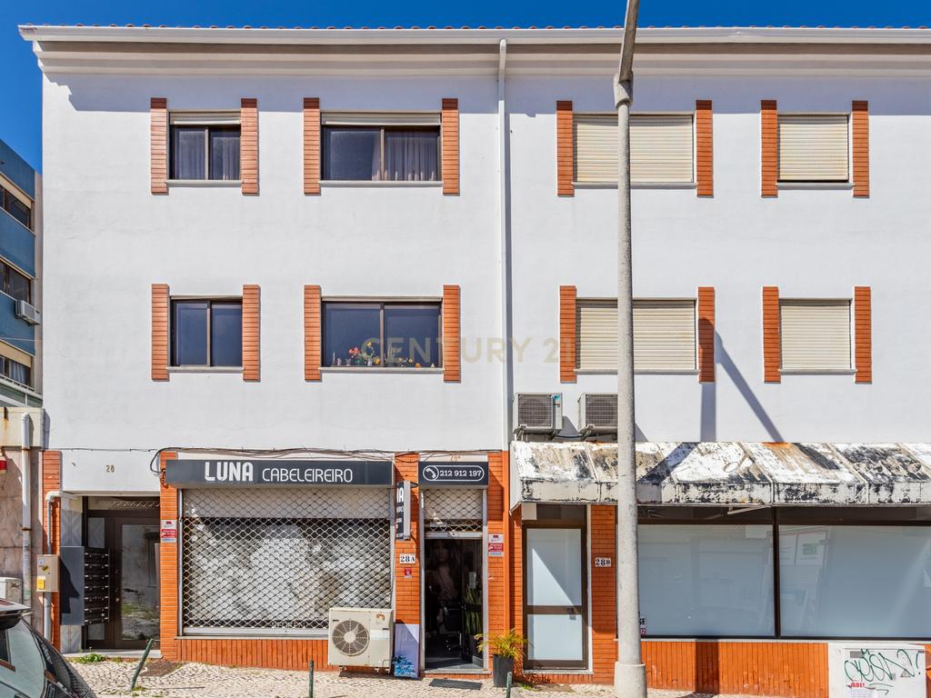 Apartamento T2 com garagem na Costa da Caparica - Image 1