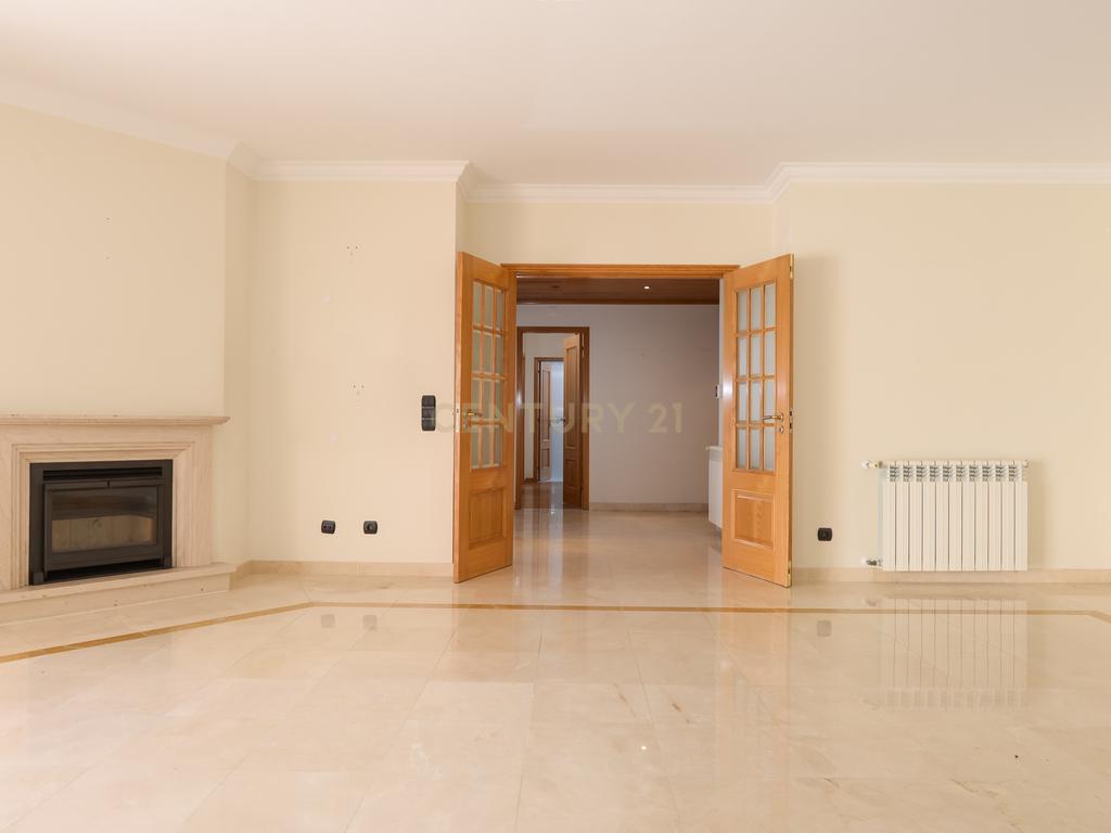 Apartamento T2 com Vista Mar, 2 lugares de garagem na Parede, Cascais - Image 6