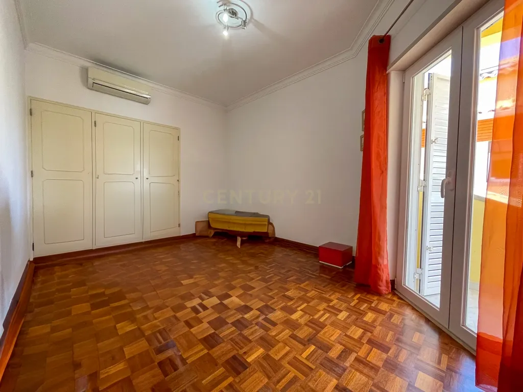 Moradia T5 com Piscina na Marisol - Almada - Image 20