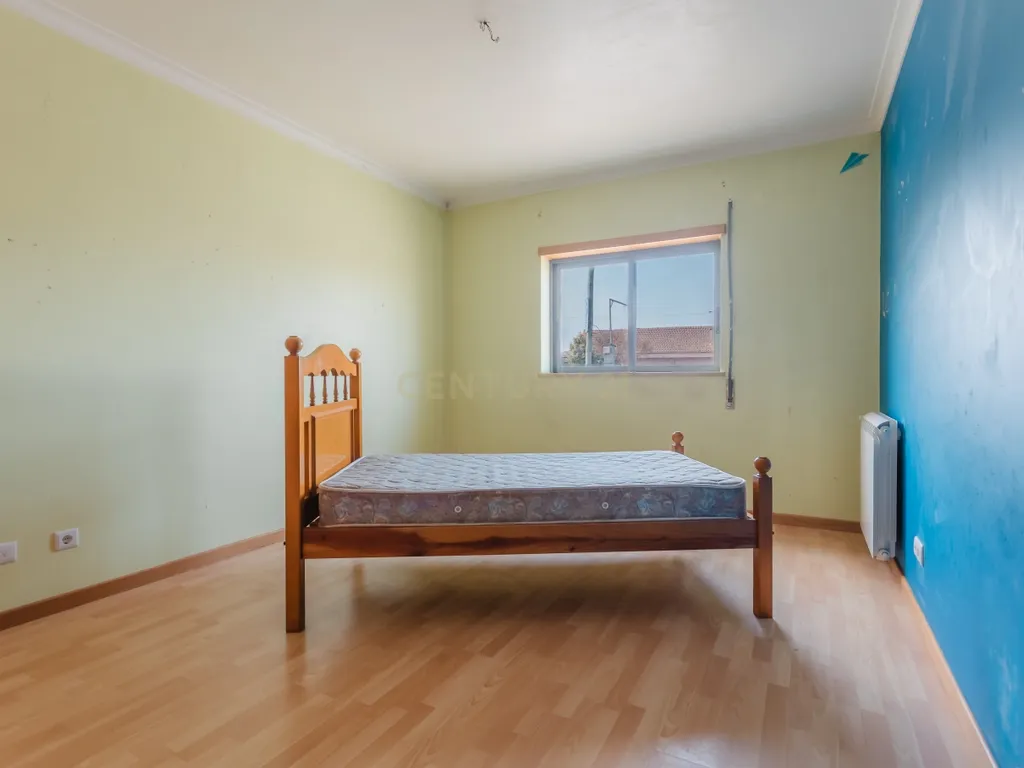 Apartamento T3 com áreas extraordinárias, garagem para 2 carros e perto da praia! - Image 16