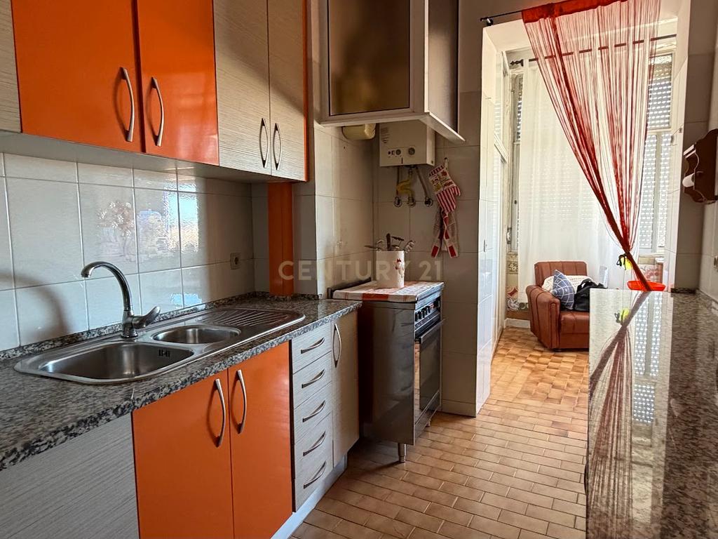 T4 em Arroios para remodelação com vista sobre Lisboa - Lisboa - Image 7