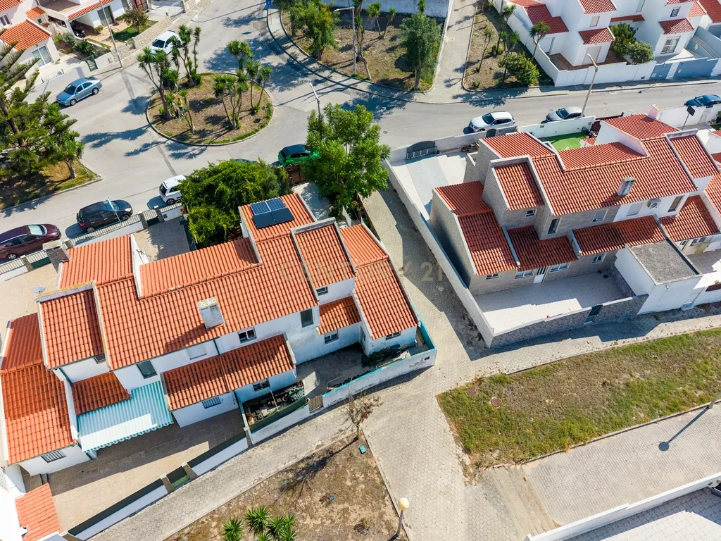 🏡 Moradia na Nazaré com enorme potencial de valorização - Image 4