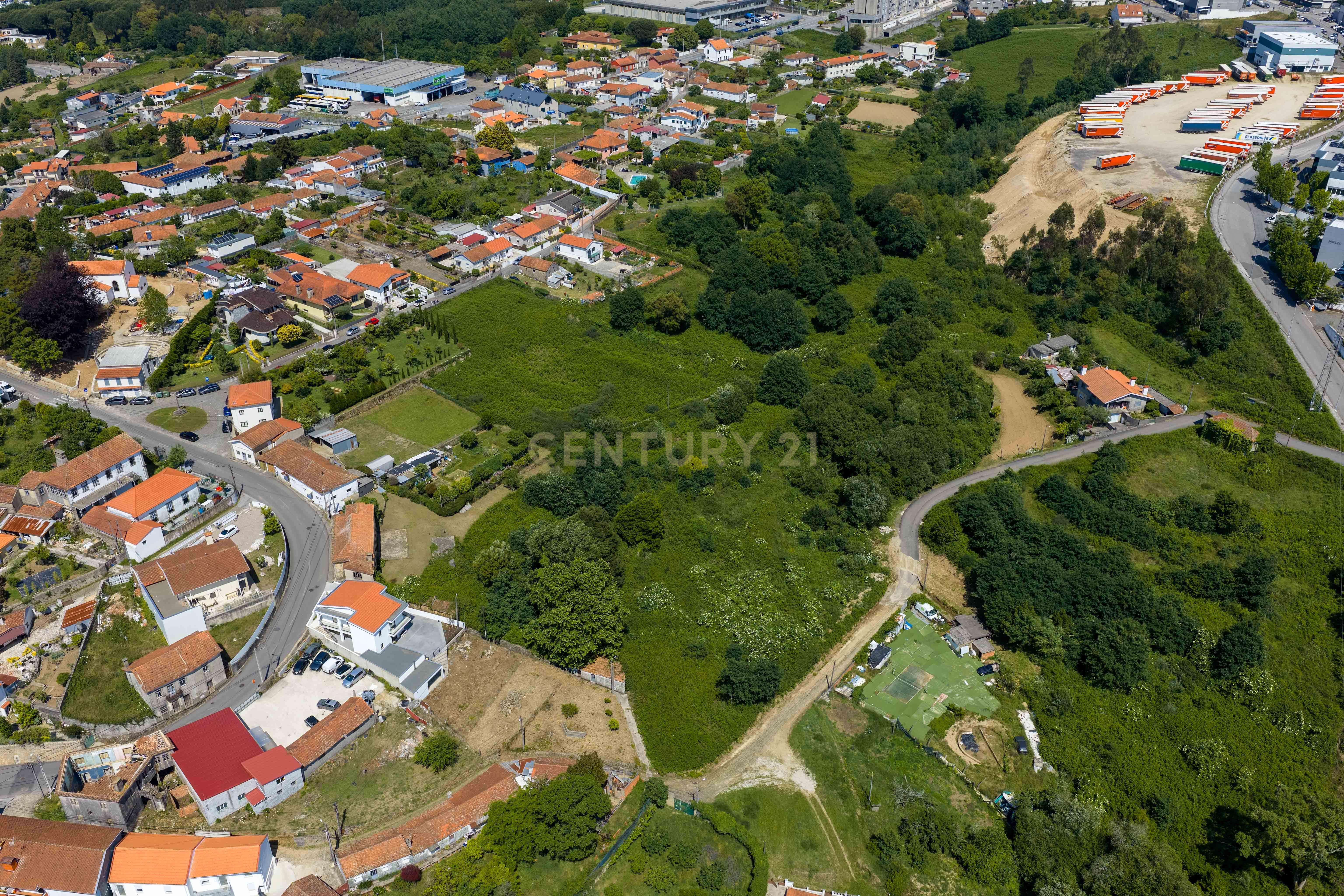 Fotografia 2 de 🏡 Quinta com Grande Potencial em Santiago de Riba-Ul – Oportunidade Única! 🌿