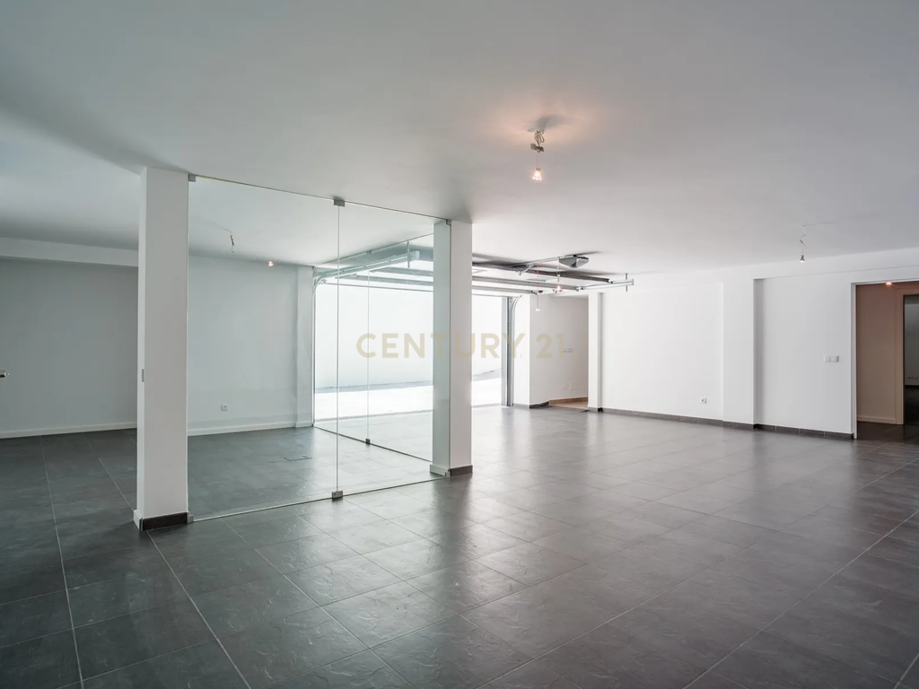 Moradia Independente T5 de Luxo com Piscina e Garagem a 5 minutos do Kings College - Image 18