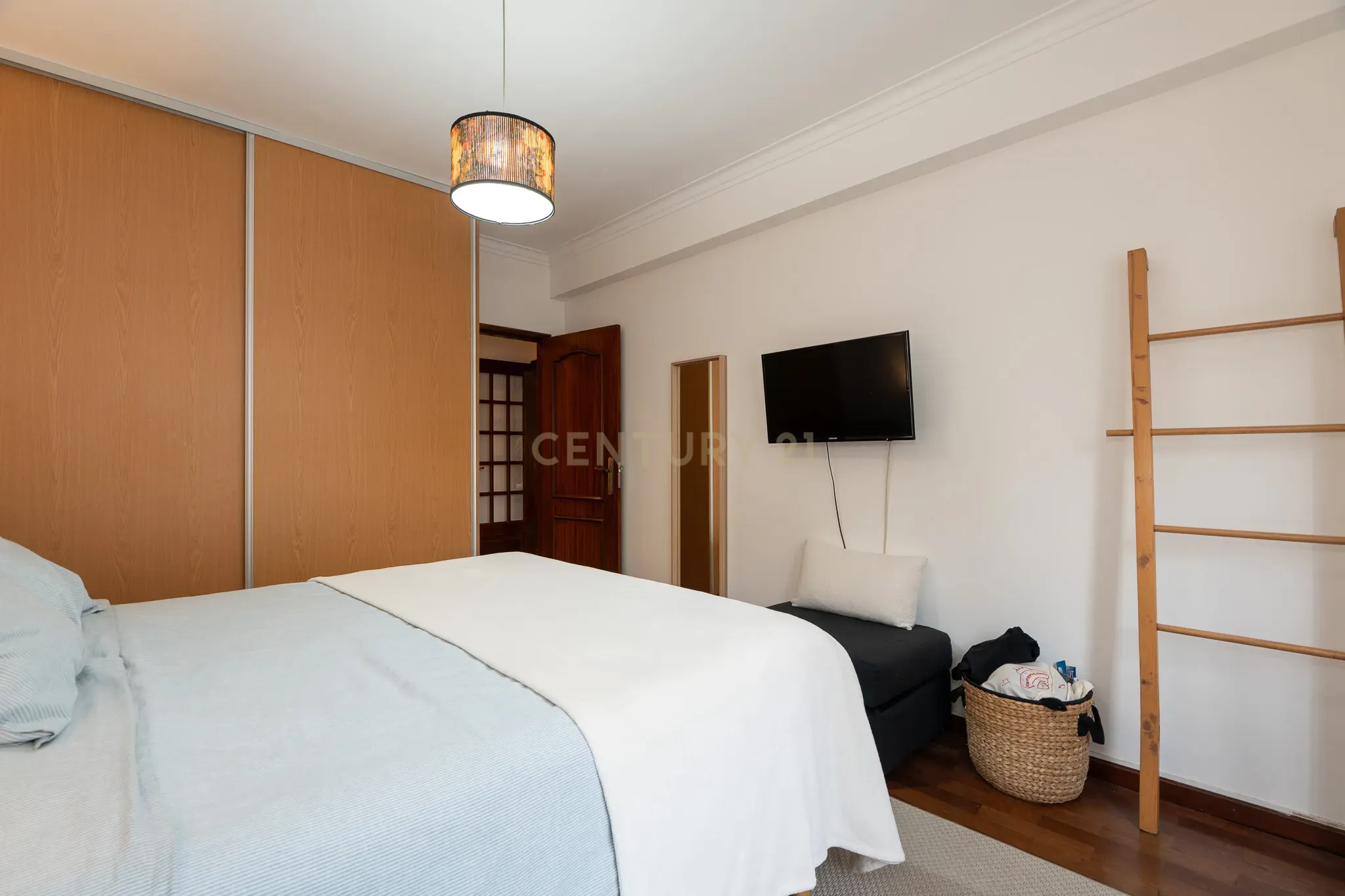 Apartamento T3 com garagem para 2 viaturas Monte Abraão - Image 15