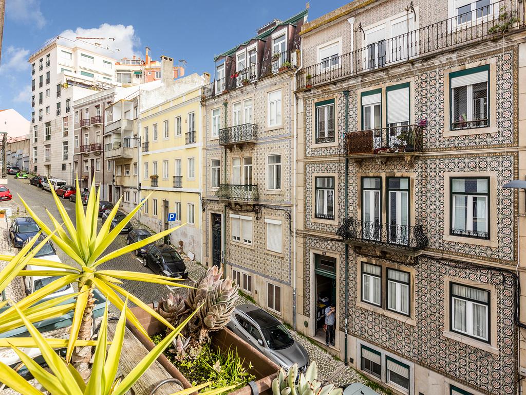 Apartamento T4 Duplex Renovado em Arroios, Lisboa - Image 31
