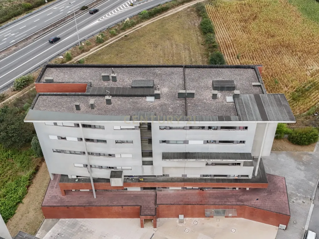 T2 Remodelado e Mobilado em Perafita, Matosinhos com Vista Panorâmica - Image 19