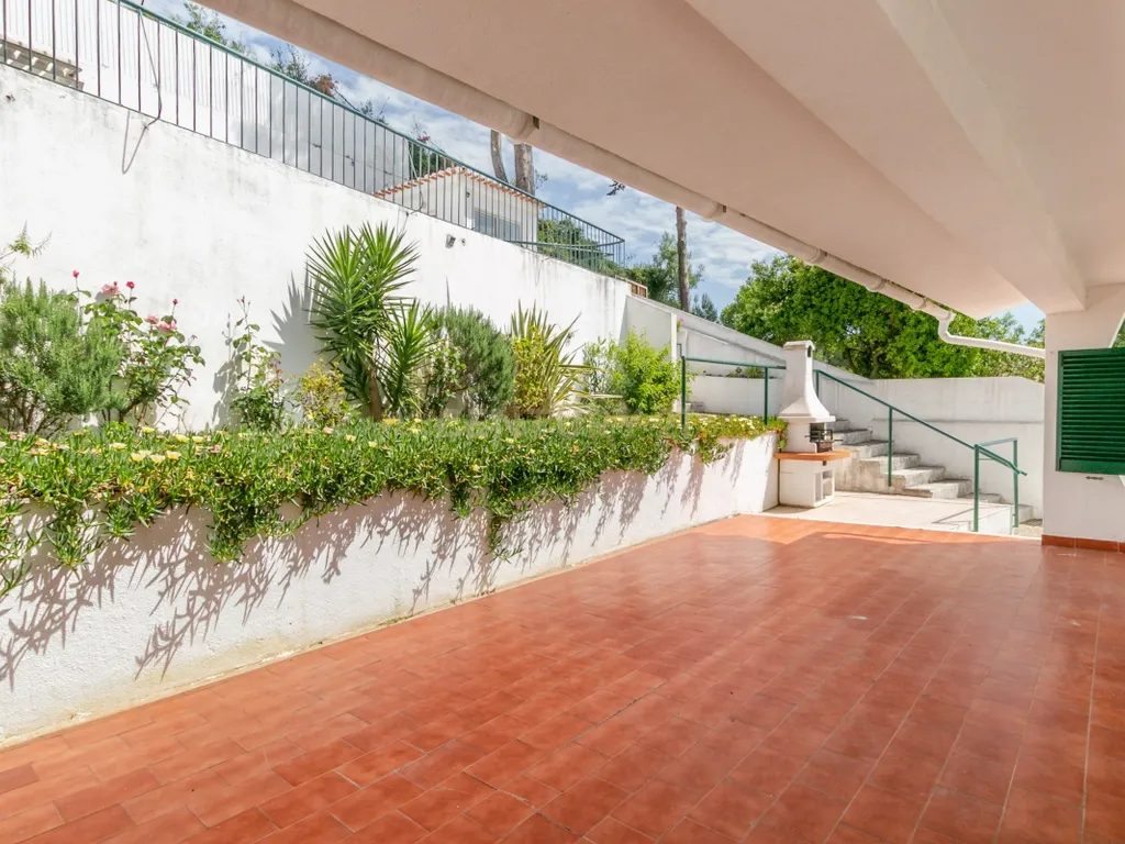 Moradia tradicional com 6 quartos, vista mar e piscina – Jardins da Parede - Image 24
