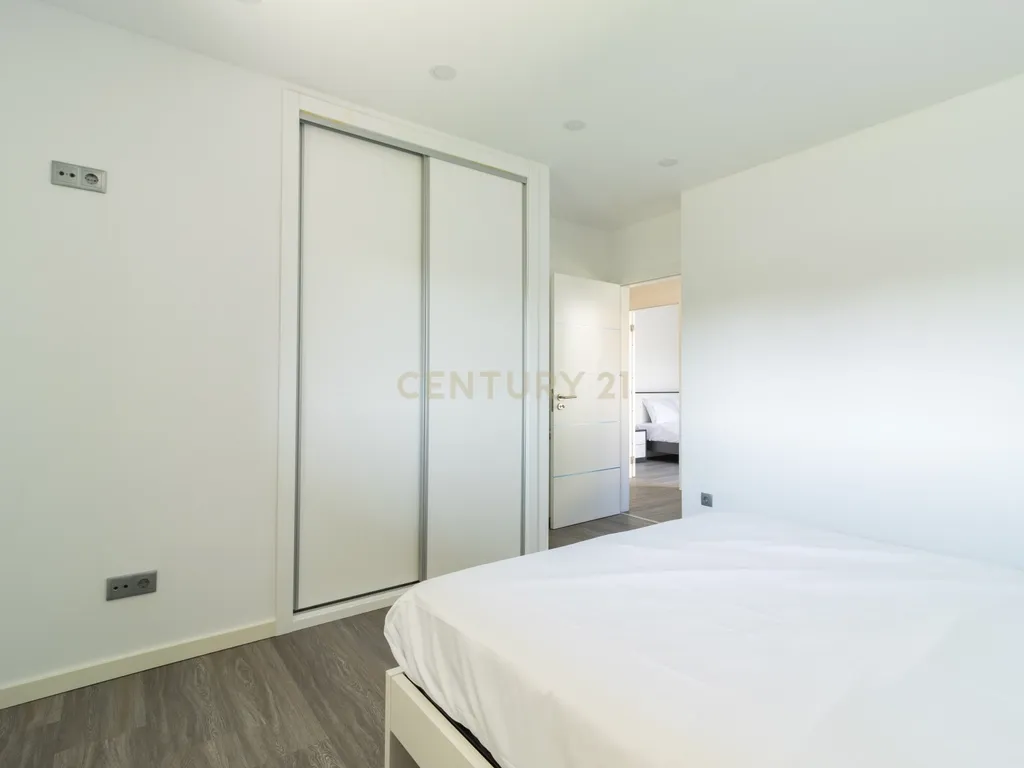 Propriedade Totalmente Renovada com Armazém/Garagem de Grande Dimensão e Piscina em Monte Real - Image 25
