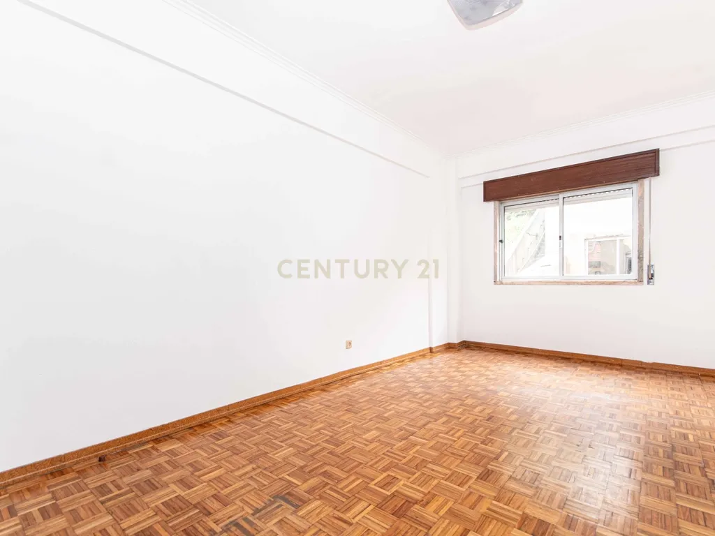 Apartamento T3 + 74m2 de área extra em Agualva-Cacém - Image 15