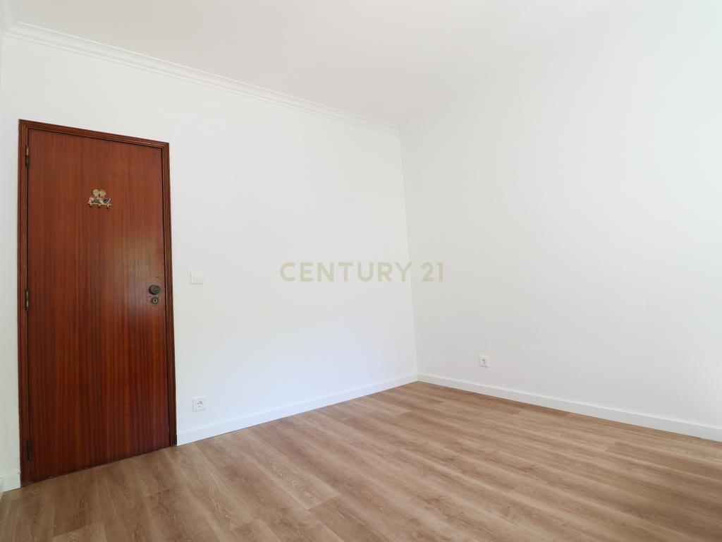 Apartamento T3 Remodelado na Avenida do Cristo Rei - ALMADA - Image 14