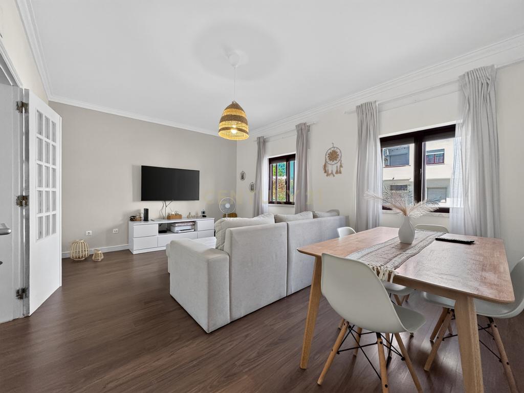 Apartamento T1 com duas frentes, excelentes áreas e arrecadação – Setúbal - Image 9
