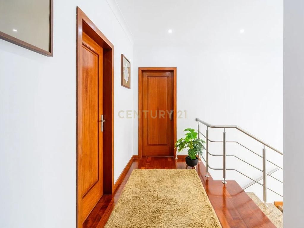 Moradia T5 em Casais Novos, Penafiel- Onde os sonhos em família ganham vida - Image 12
