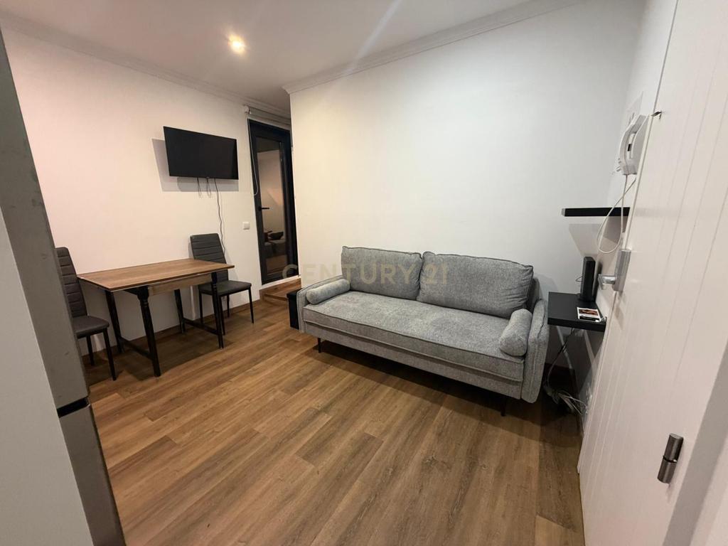 T1 Remodelado Junto ao Fórum Madeira com Estacionamento - Image 2