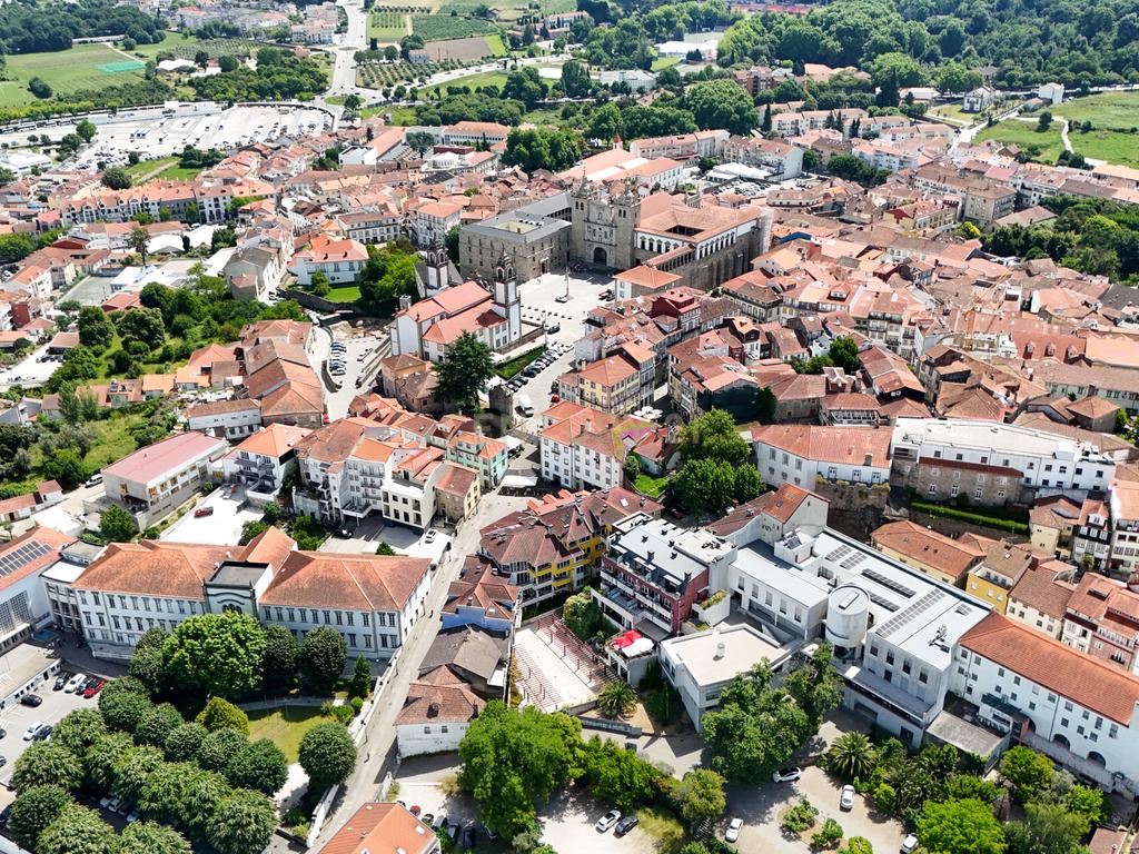 Apartamento singular no Centro Histórico de Viseu - Image 12