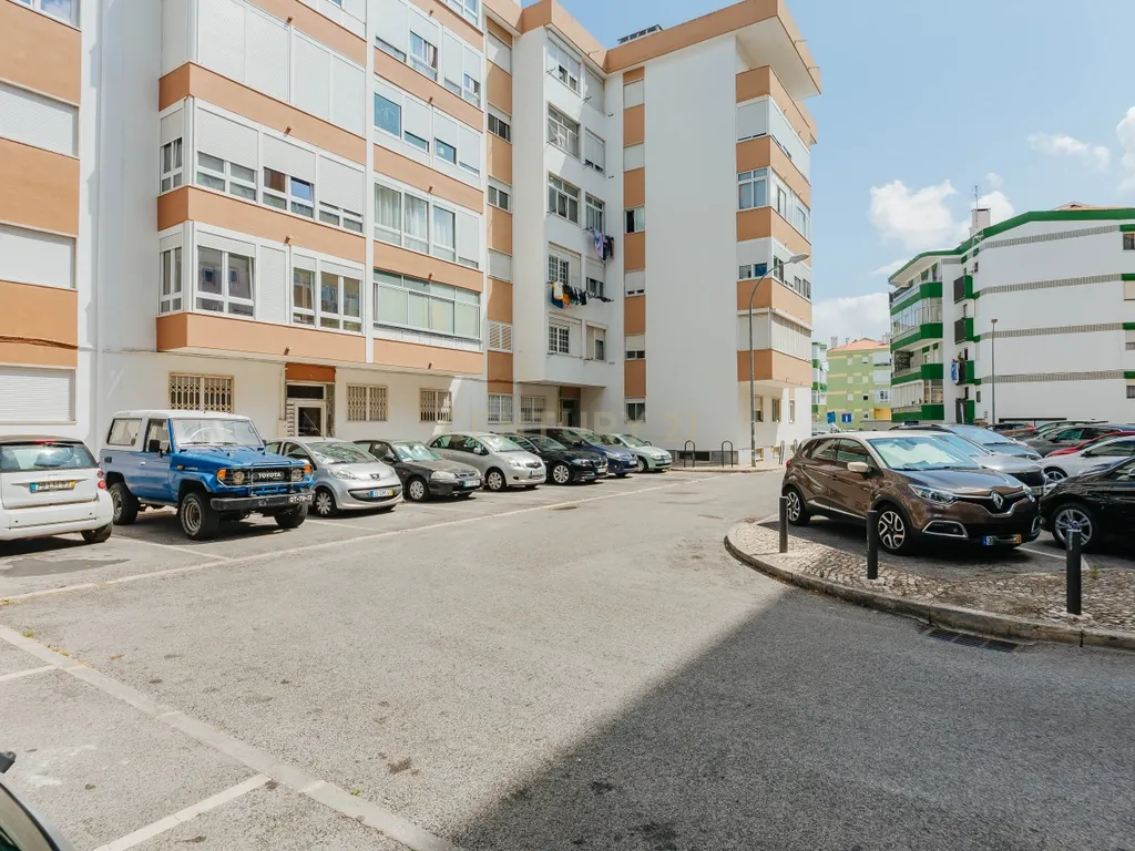 Apartamento T2 em Linda-a-Velha - Image 24