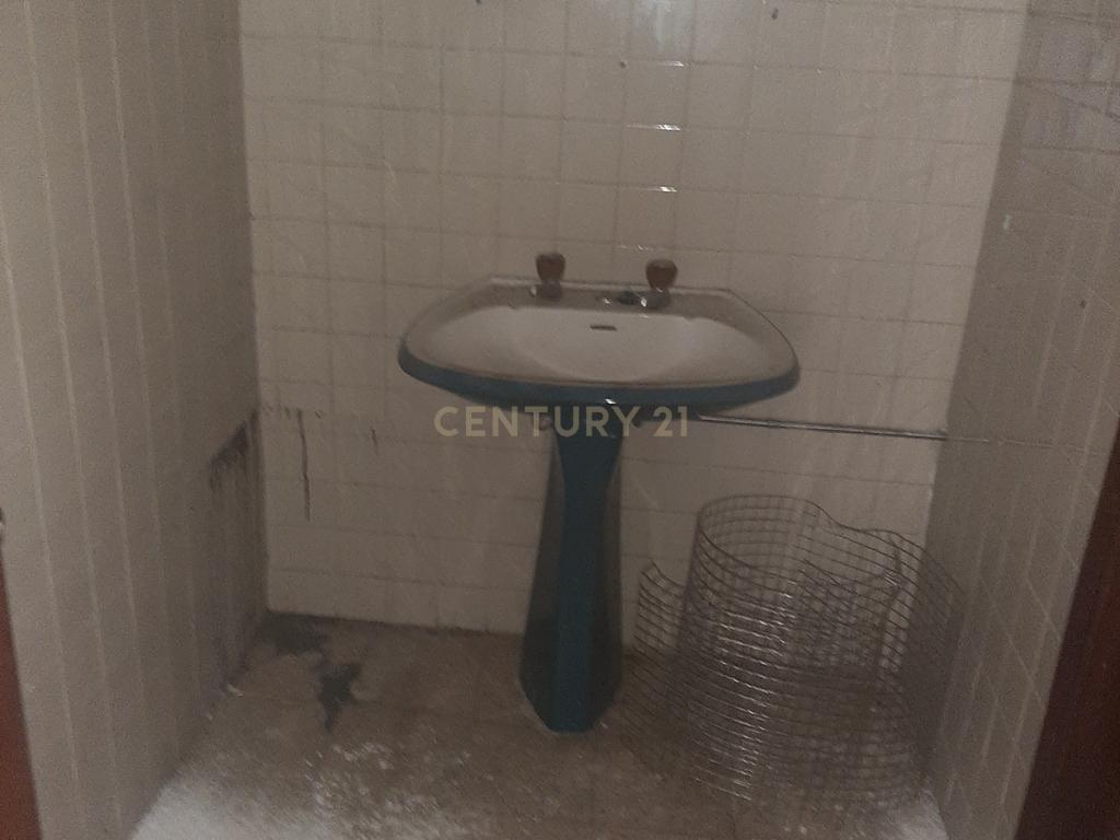 Andar de prédio com 6 divisões, 3 WC, com afetação a serviços / escritórios junto ao rio Douro - Image 7
