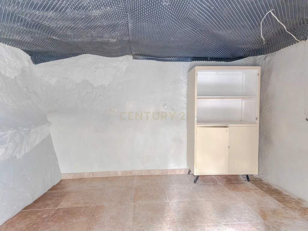 EXCLUSIVA CASA TRADICIONAL CON VISTAS ÚNICAS EN MONTEFRÍO - Image 36