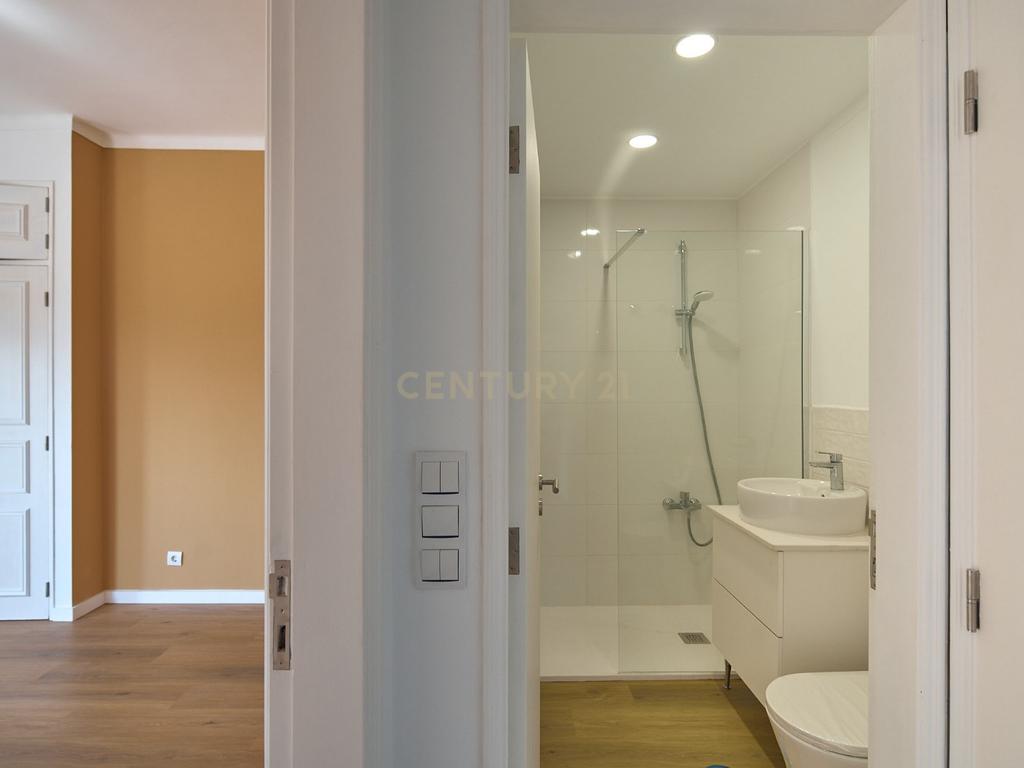 Apartamento T1  Renovado com Vista Panorâmica Costa da Caparica - Almada - Image 10