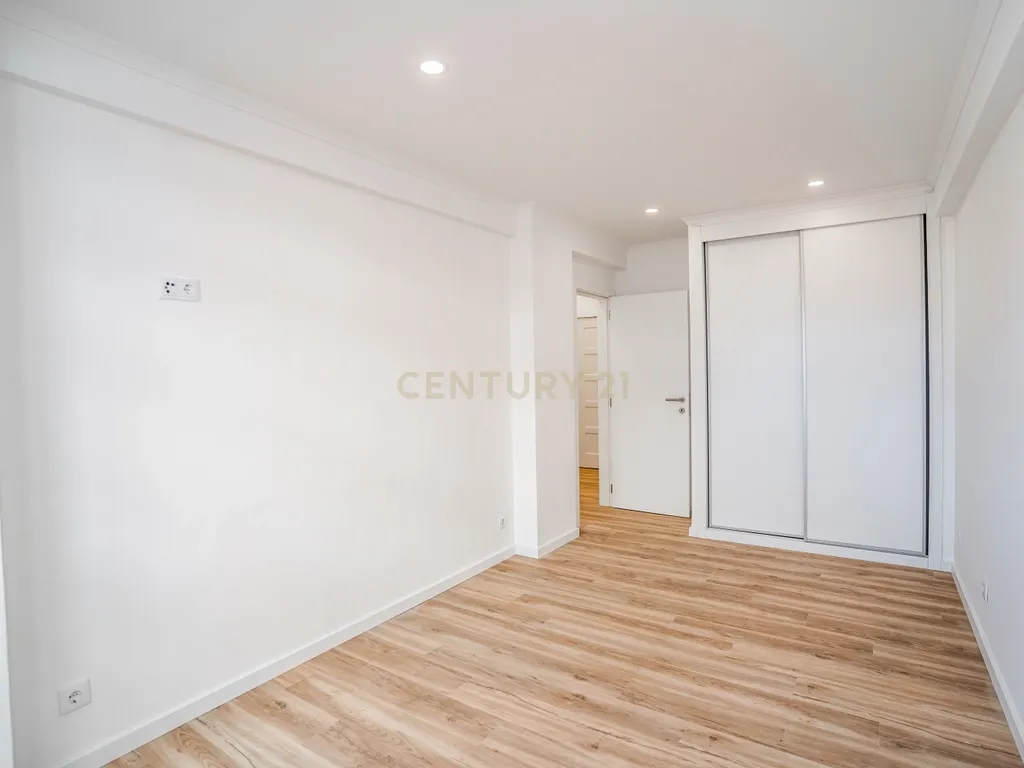 Apartamento T3 Totalmente Renovado | Centro de Caldas da Rainha - Image 18