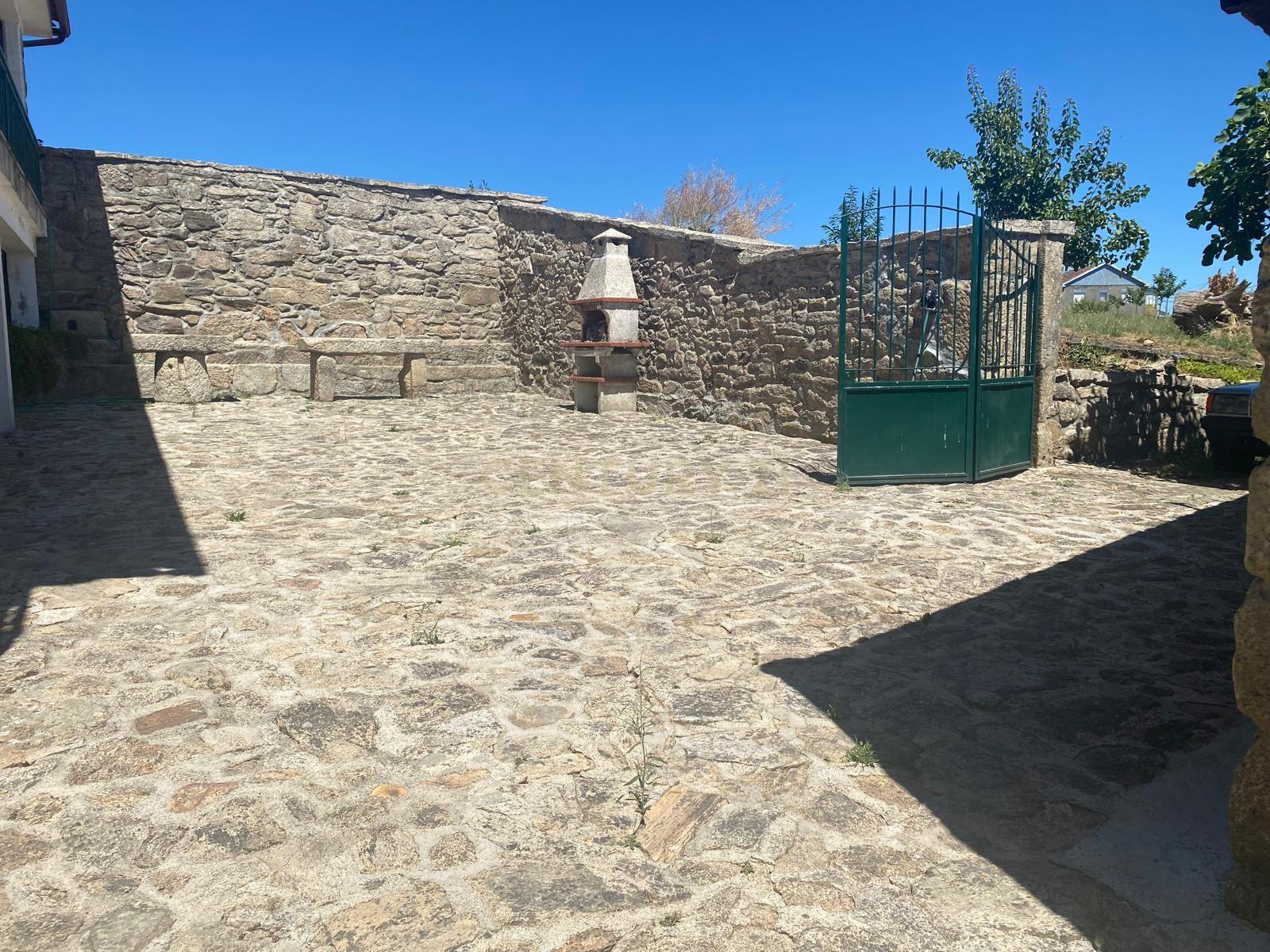 Fotografia 9 de Moradia Rústica T3 com Terreno de 6300m² – Travancas, Chaves
