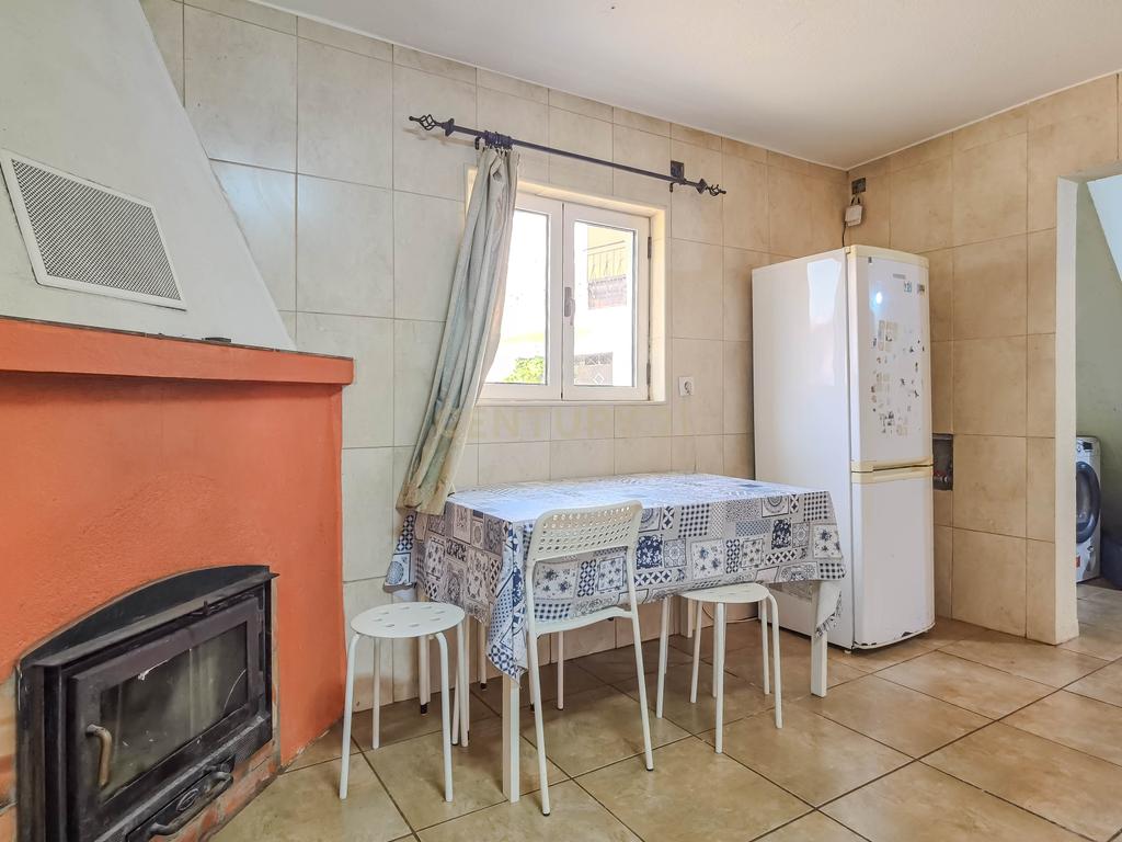 Moradia T2 com 70 m² localizada em Foz Côa, no Largo do Rossio, em pleno Alto Douro Vinhateiro. - Image 32