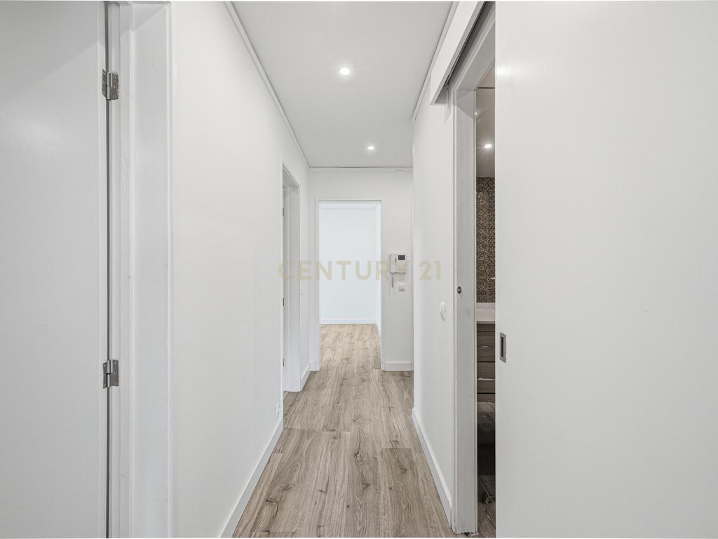 Apartamento T2 Remodelado PC Simão da Veiga Junior 1 - Santo António Dos Cavaleiros - Image 12
