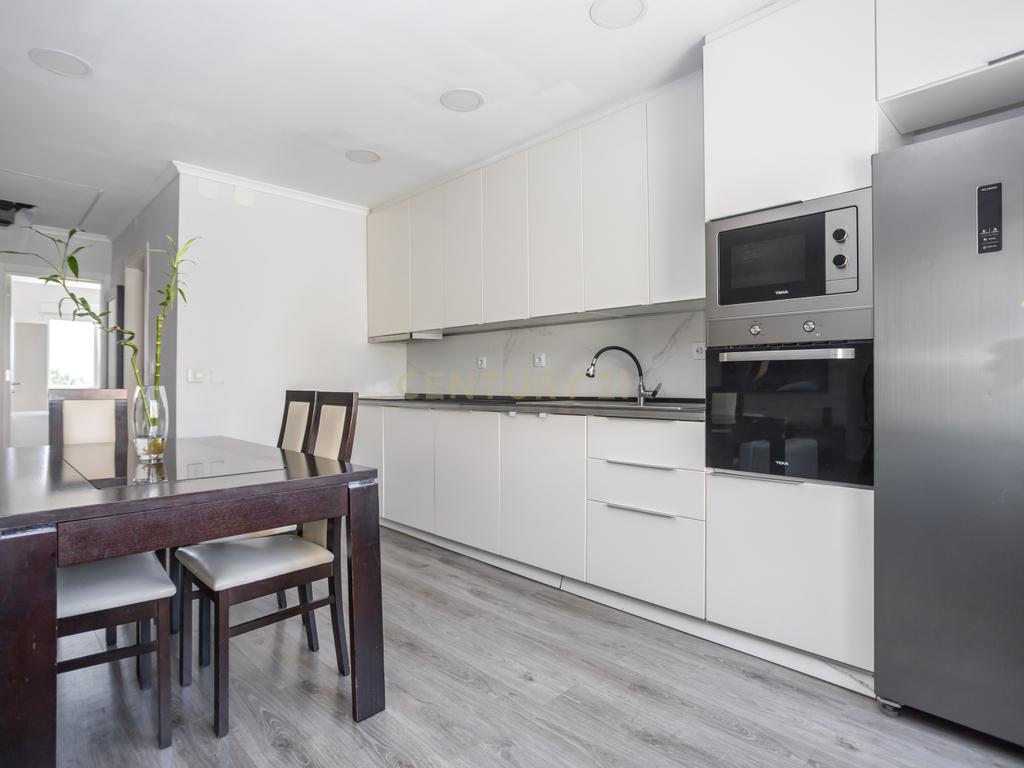 Apartamento T3 mais sótao, num 1 andar em Amora - Seixal - Image 28