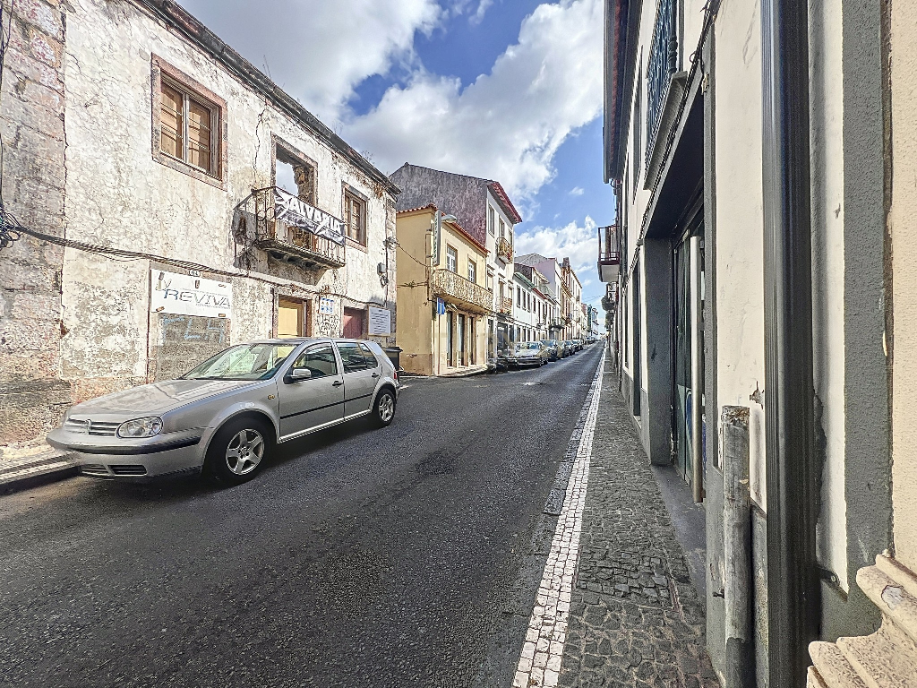 Moradia no Centro de Ponta Delgada – Beco Jardim António Borges - Image 60