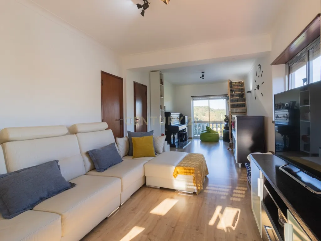Moradia multifamiliar com rendimento imediato | 2.000 m² de terreno | A apenas 4,5 km de Fátima - Image 28