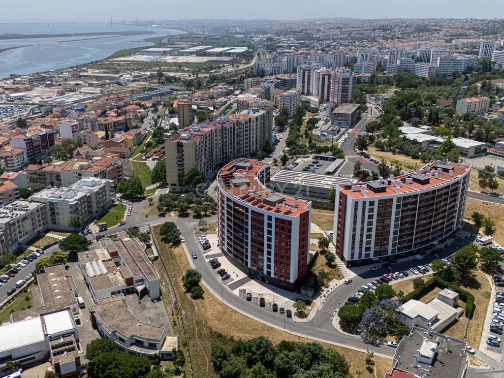 Apartamento Collection | T3 Premium Semi-Novo, Totalmente Mobilado, com Terraço Exclusivo e Box para 3 Viaturas - Image 47