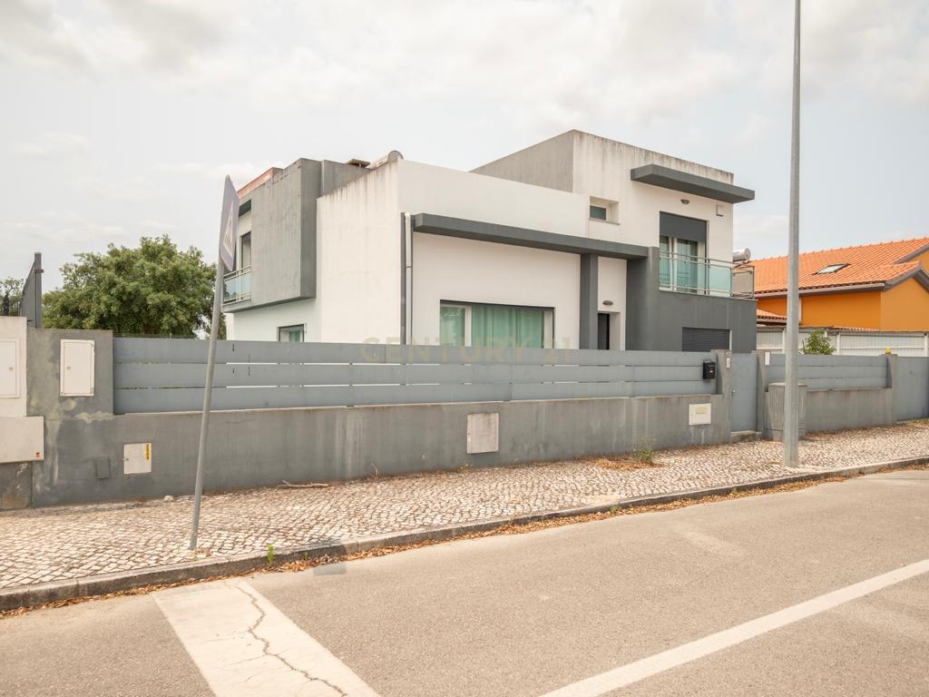 Moradia Exclusiva com Piscina e vista da Serra da Arrábida - Image 3
