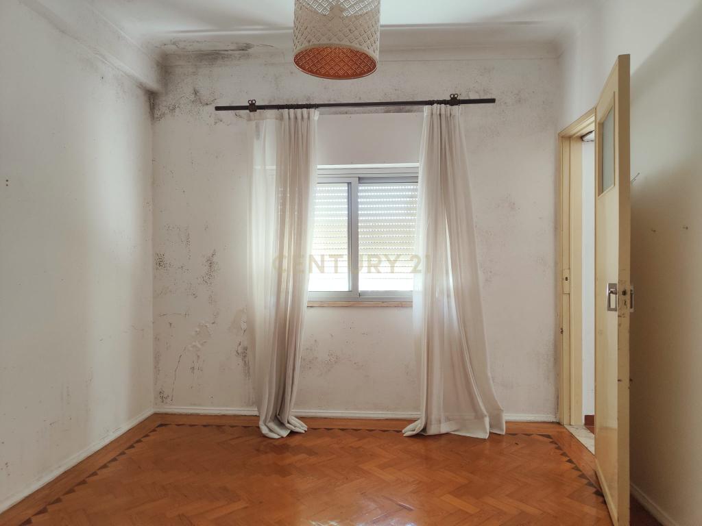 Prédio Bi-Familiar T2 e 2 Anexos Tipologia T1 Em Zona Residencial Tranquila Na Póvoa de Santo Adrião  - Image 73