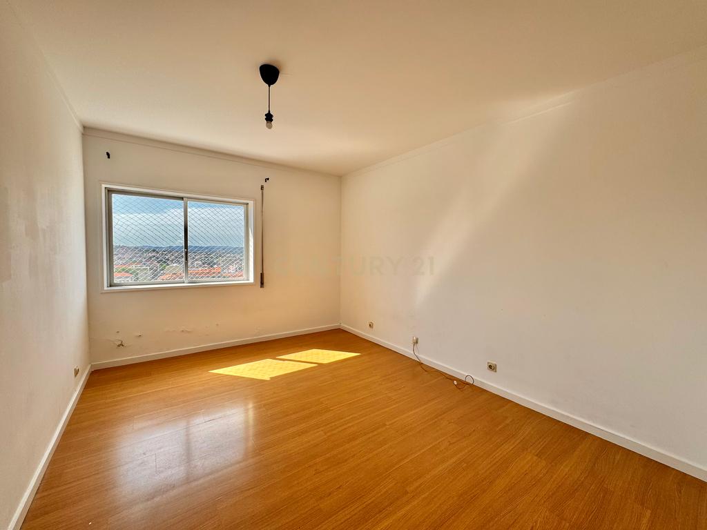 Apartamento T4 no centro de Santo Tirso - Image 7