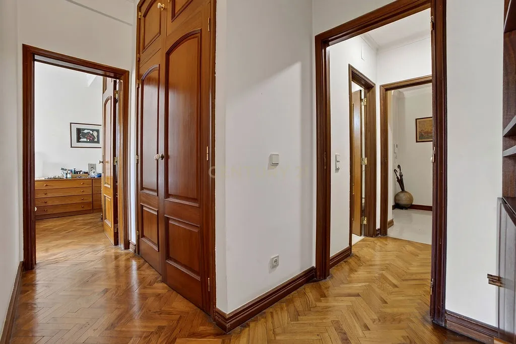 Apartamento Moderno em Campo Grande, Lisboa - 4 Quartos e Vista Panorâmica - Image 23