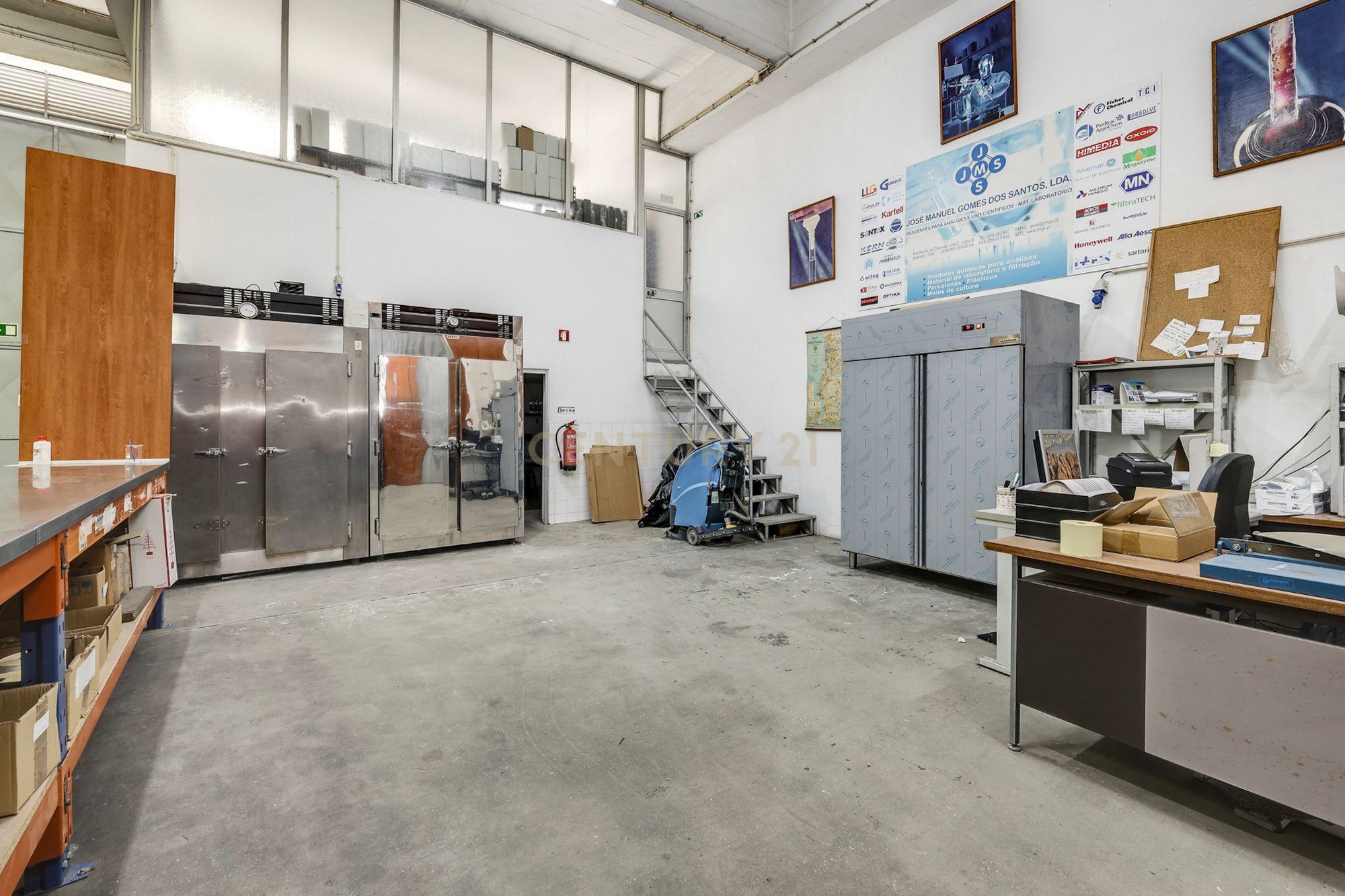 Fotografia 12 de Espaço Logístico com 1.849 m² e Acesso TIR | Odivelas