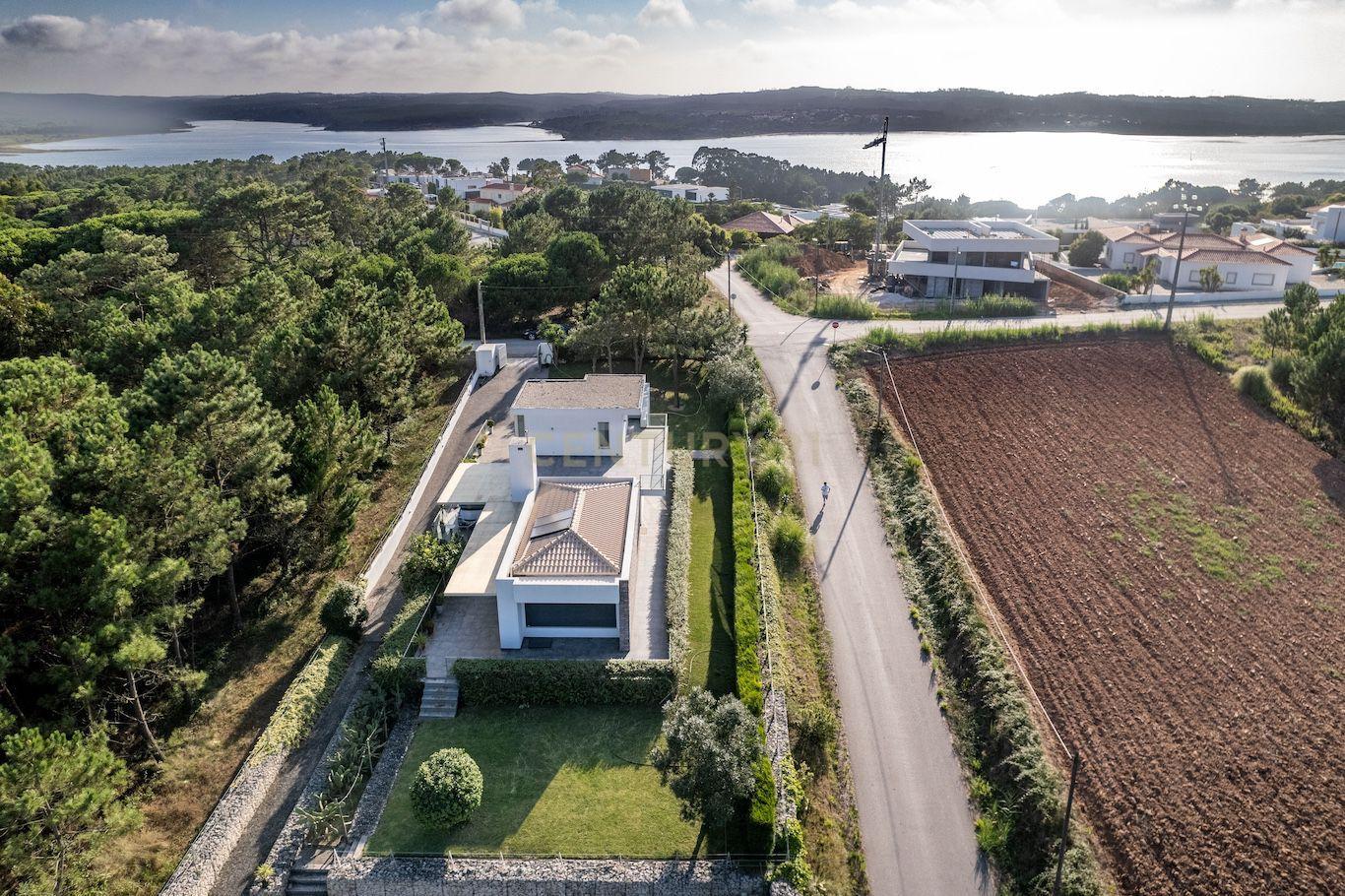 Fotografia 9 de Moradia T3 na encosta da Lagoa de Óbidos