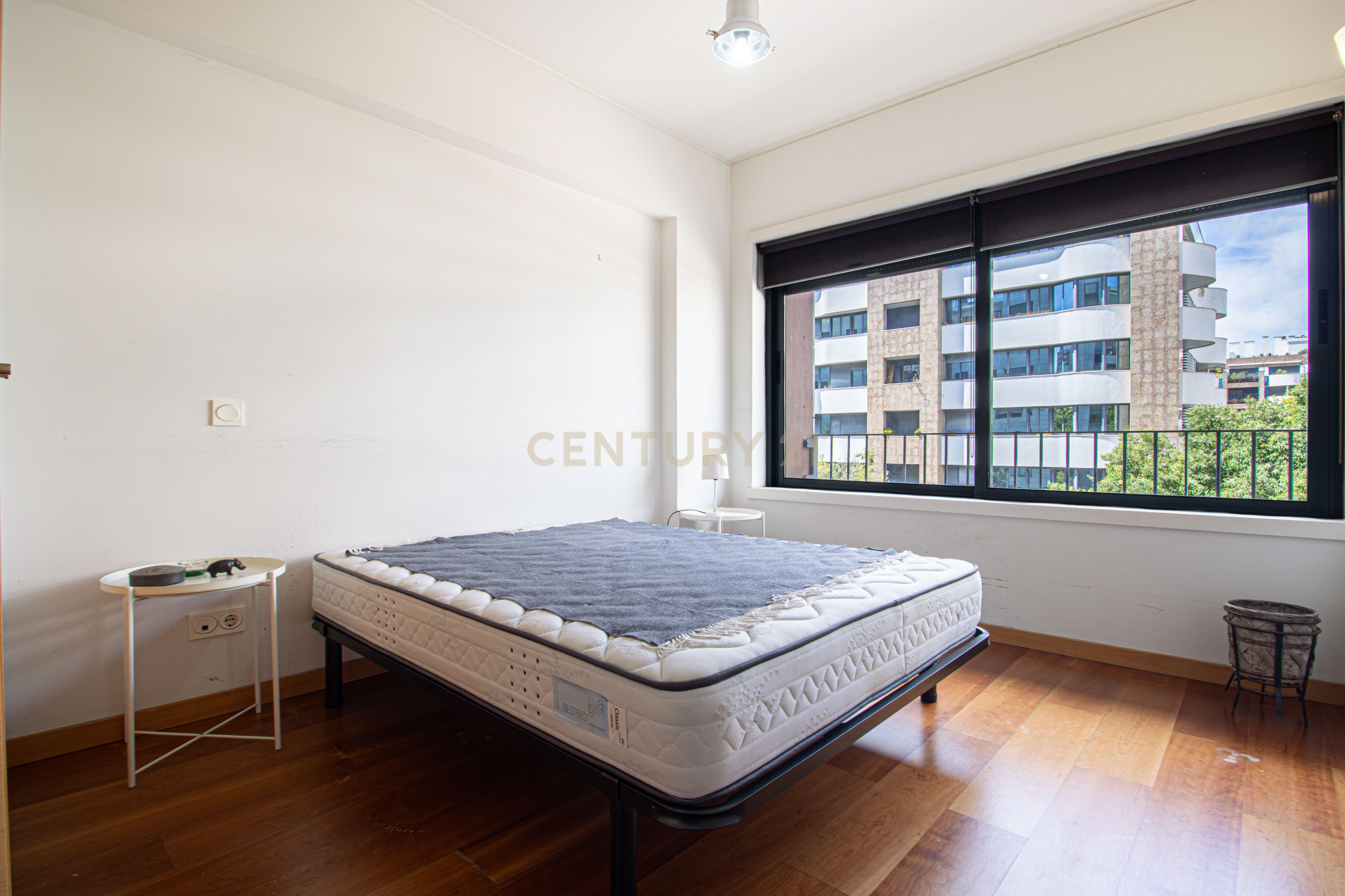 Fotografia 9 de Apartamento T1 com Garagem no Parque Nações
