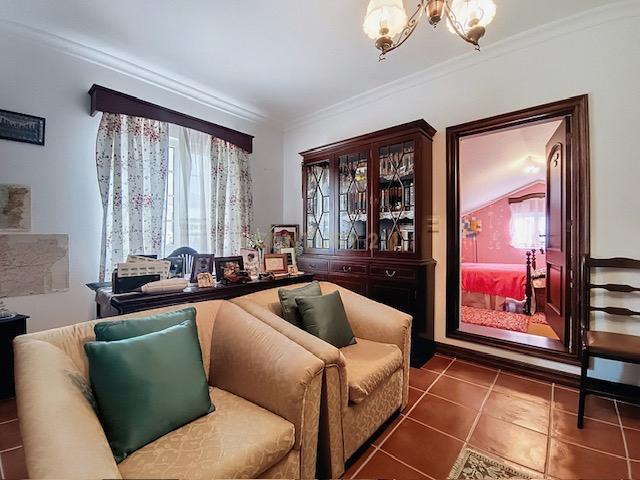 Moradia T5+1 e escritório, piscina e garagem em zona privilegiada no Livramento – conforto, exclusividade e qualidade de vida - Image 18