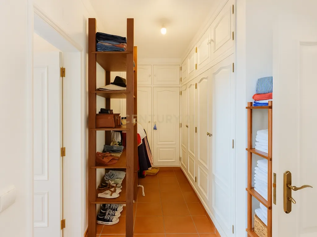Oportunidade Única! Elegante Moradia + Apartamento T2 + Espaço + Funcionalidade = Qualidade de Vida. - Image 20