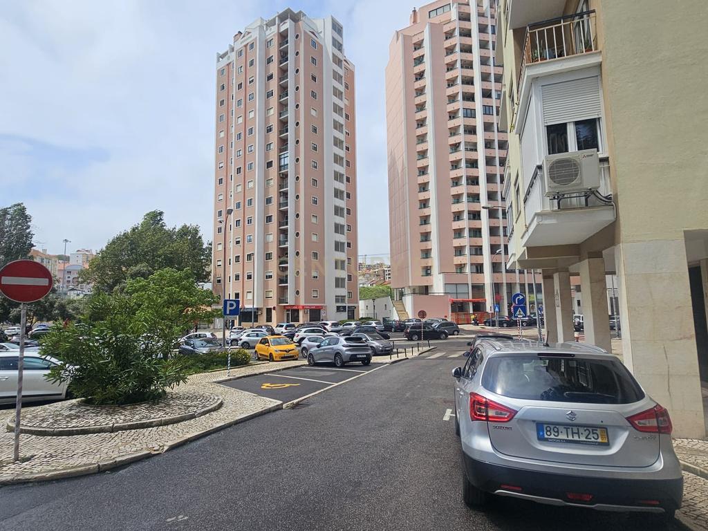 LOJA PARA VENDA EM ALGÉS – RUA MARGARIDA PALLA, 5 - Image 4
