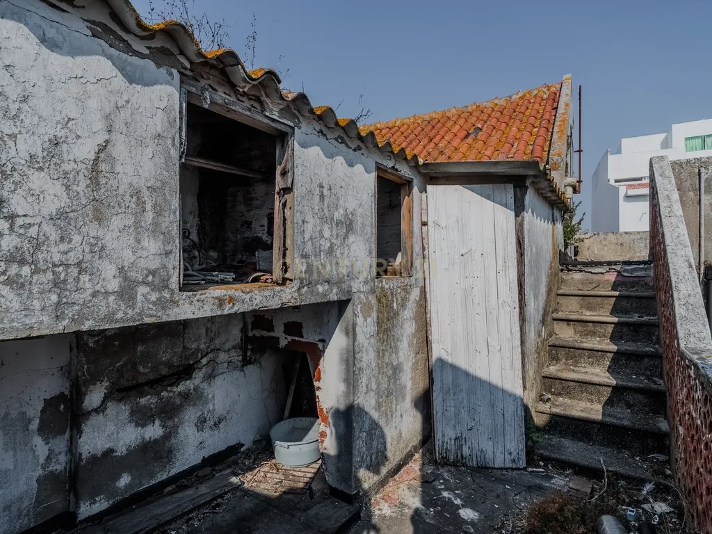 PRÉDIO PARA RECUPERAR, NO CENTRO HISTÓRICO DE PENICHE - Image 48