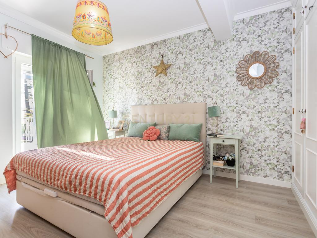 Espetacular moradia Aroeira T6 remodelada, perto da praia - Image 3