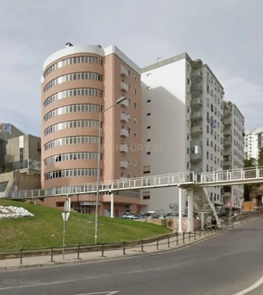 Loja Exclusiva de 223 m² — Rio de Mouro - Image 3