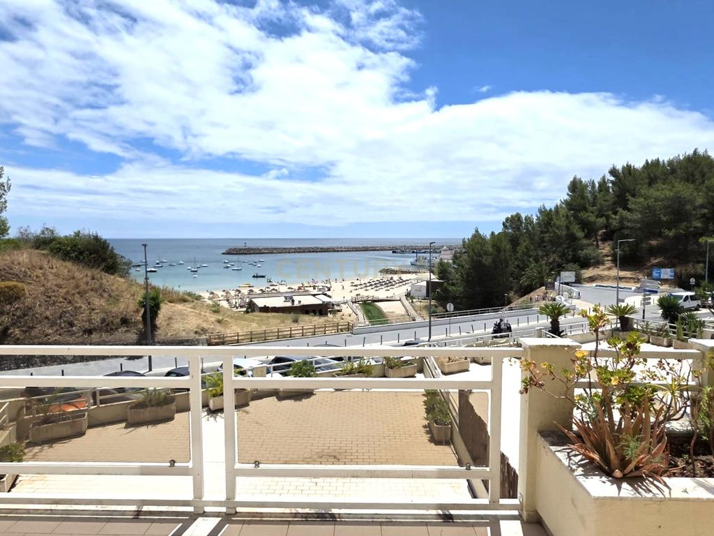  Apartamento T2 em Sesimbra, primeira linha da praia com Terraço Vista Mar - Image 1