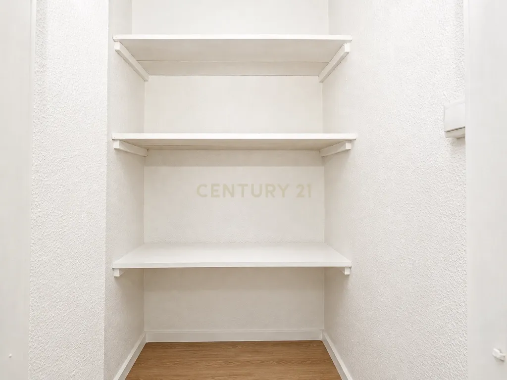 T3 Semi-Remodelado em São Sebastião, Setúbal - Image 4