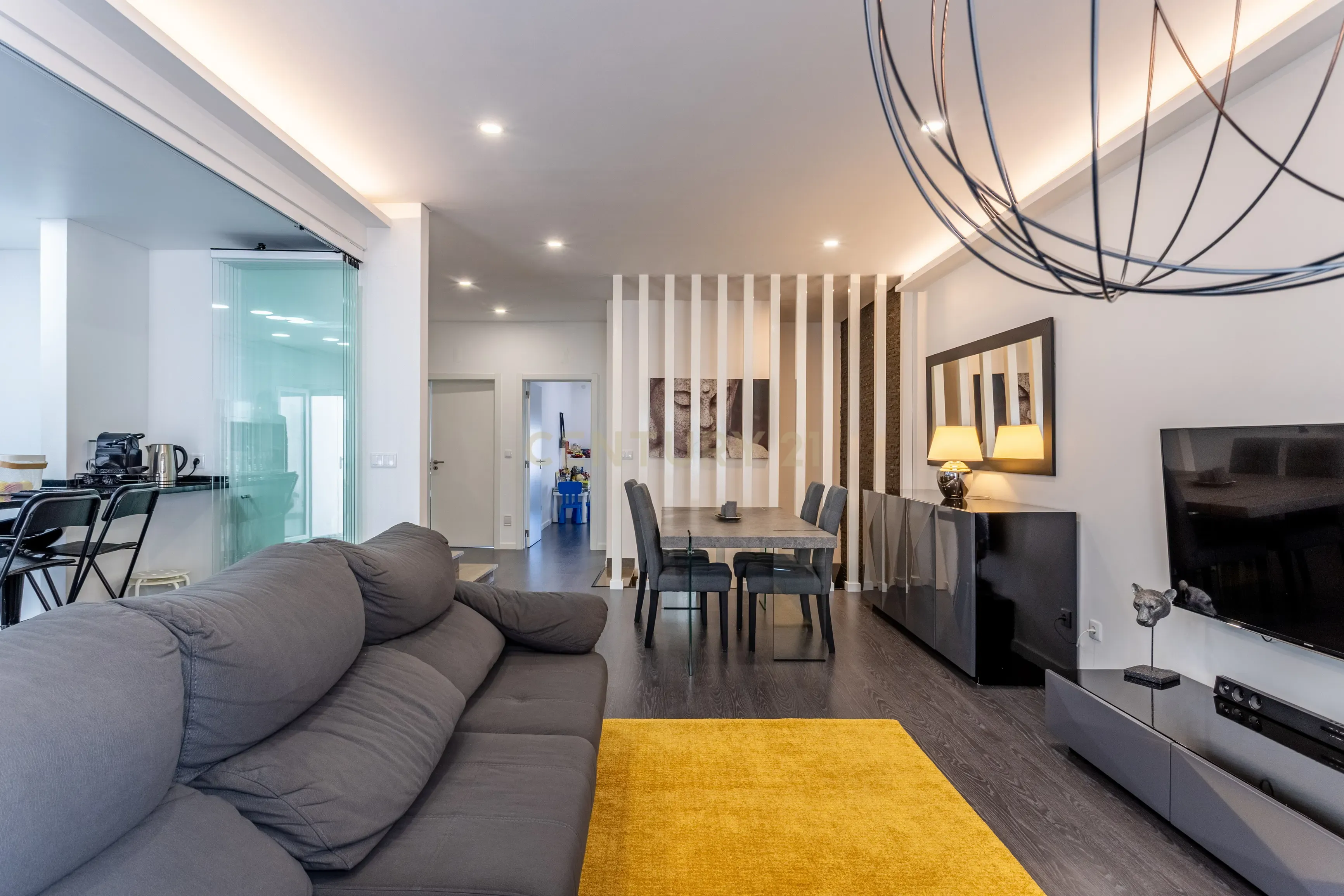 Fotografia 3 de Apartamento T4 Duplex com Terraço | Estacionamento para 2 Viaturas | Odivelas